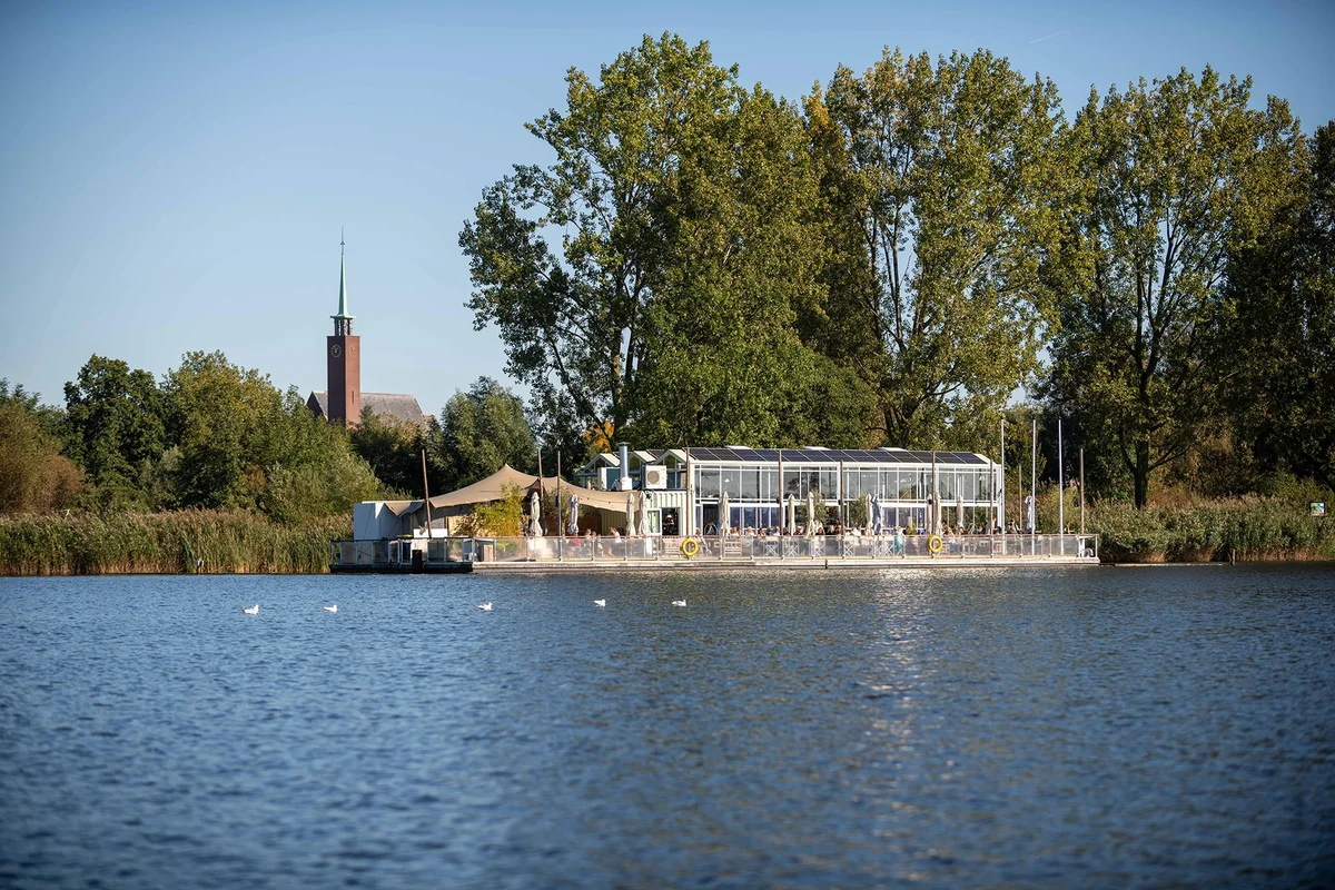 Sunday Amstelveen - borrelen ín het water
